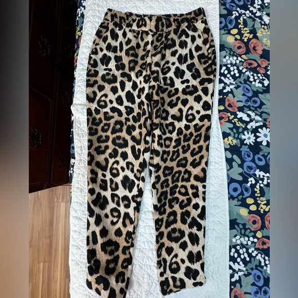 Banana Republic leopard-print loose pants 🐆 - Picture 3 of 10